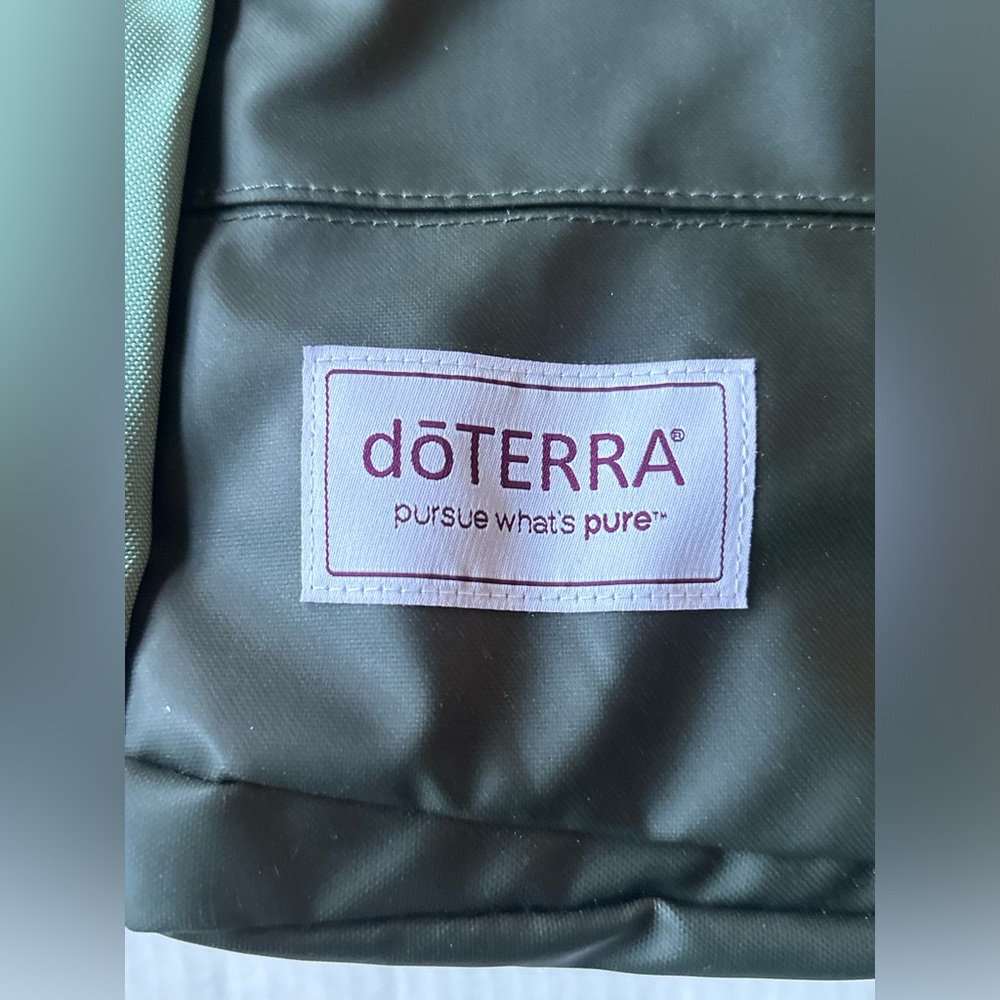 doTERRA Green and Black PURUSE‎ convention  Backpack - Picture 3 of 7